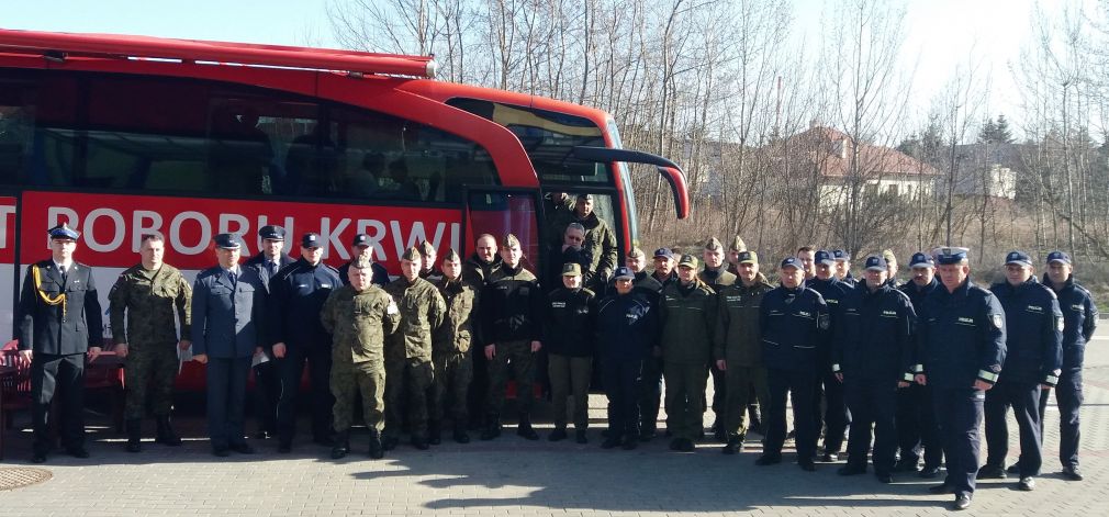 spoKREWnili służbę na 23 litry krwi