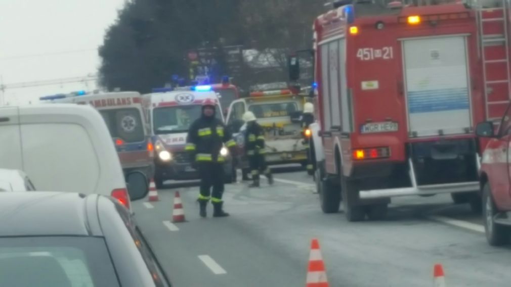 Dachowanie na Podolu. Uwaga utrudnienia w ruchu w stronę Grójca